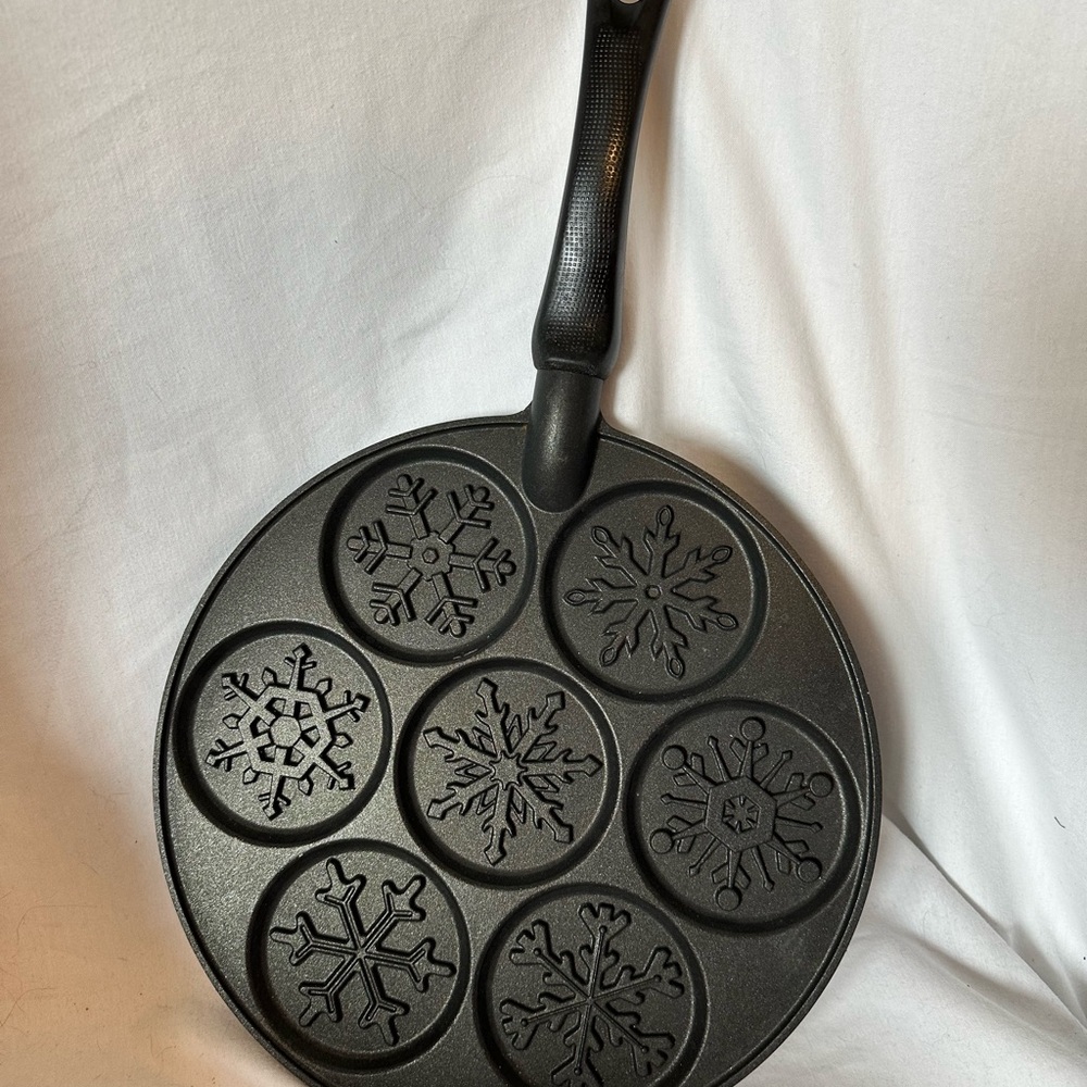 Nordicware Falling Snowflake Pancake Pan